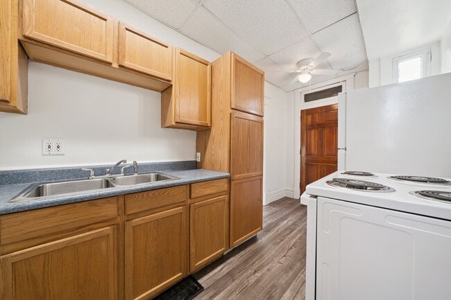 Building Photo - Fresh 3 bedroom home in Jeannette availabl...