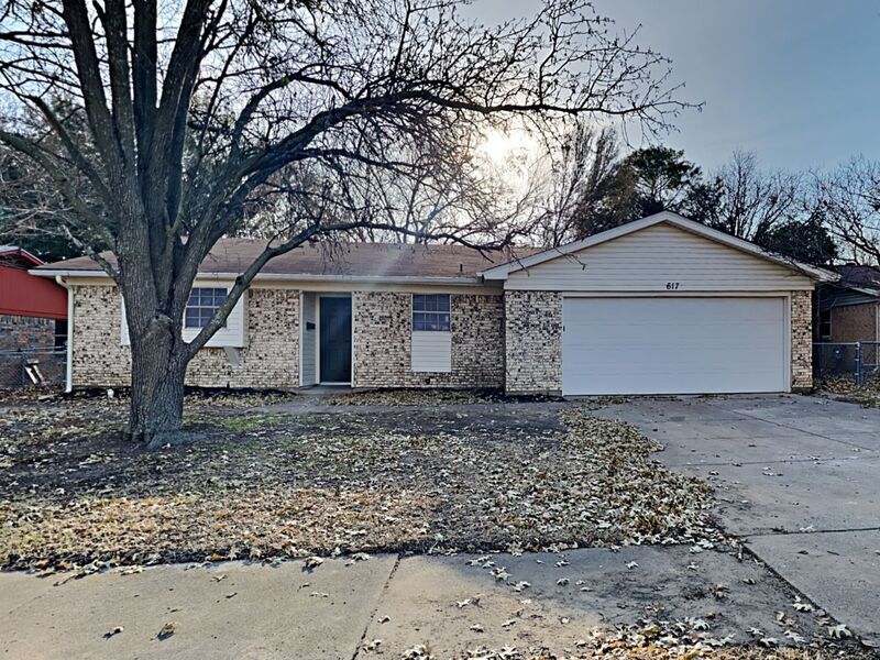 Foto principal - 617 NW Sandra Ln
