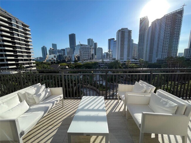 Foto del edificio - 540 Brickell Key Dr