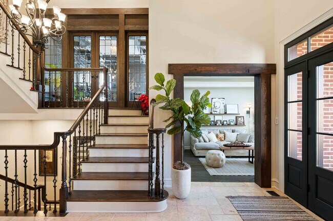 Building Photo - Fully-Furnished Luxurious Home in Nevillewood