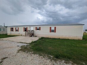 Building Photo - 437 Everest Rd