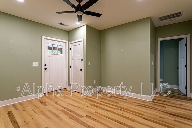 Building Photo - 627 S 284