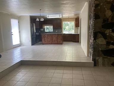 Building Photo - RECENTLY REMODELED - 4 BR, 3 BA