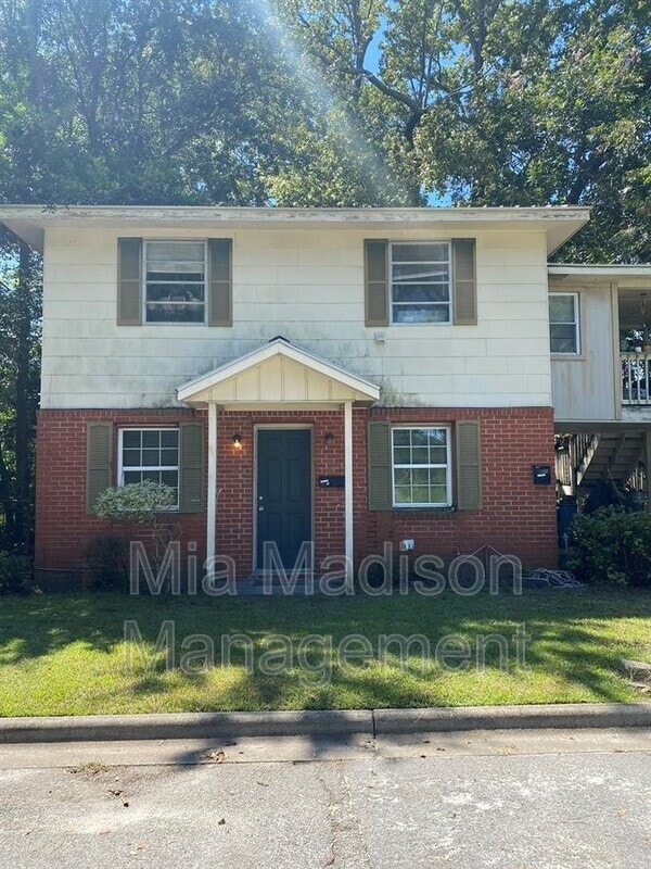 Building Photo - 1203 E 67th St