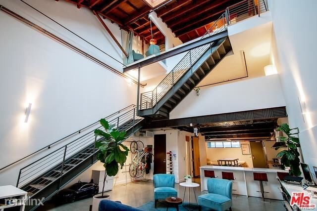 Foto del edificio - 1046 Princeton Dr