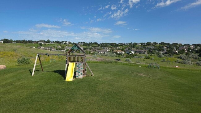 Building Photo - Incredible Home with Great Views in NW Bis...