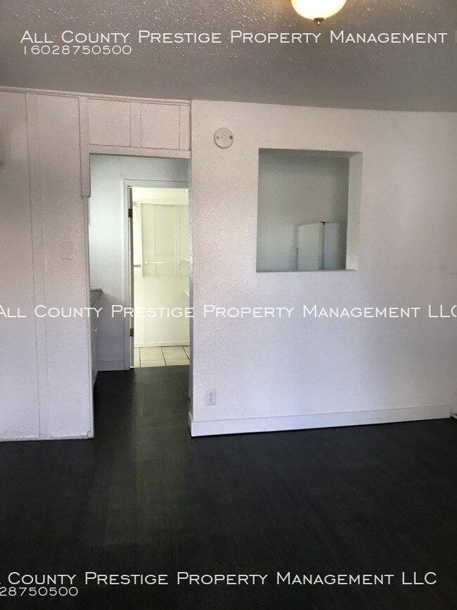 Building Photo - 1545 W Roosevelt St