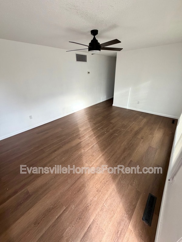 Foto del edificio - 2148 Waggoner Ave