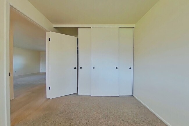 Foto del edificio - 2 Bedroom Apartment ~ Close to Campus ~ Sm...