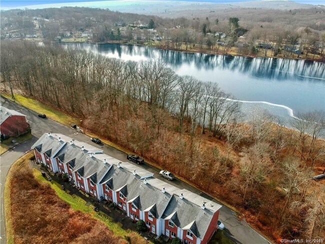 Foto del edificio - 925 Oronoke Rd