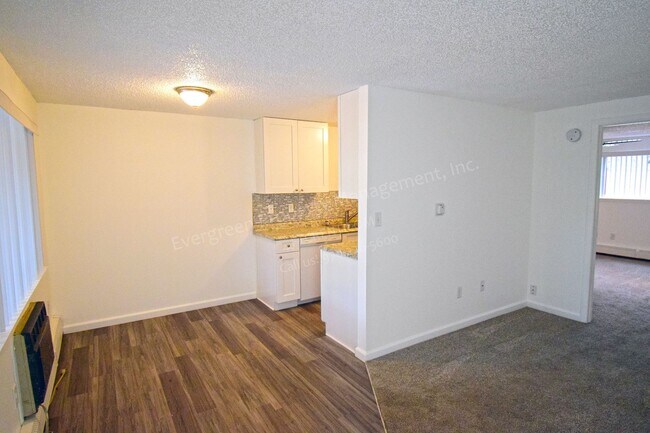 Building Photo - 824 N Garfield Ave