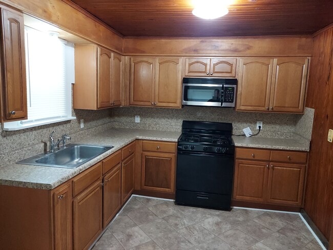 Building Photo - 1120 28th St