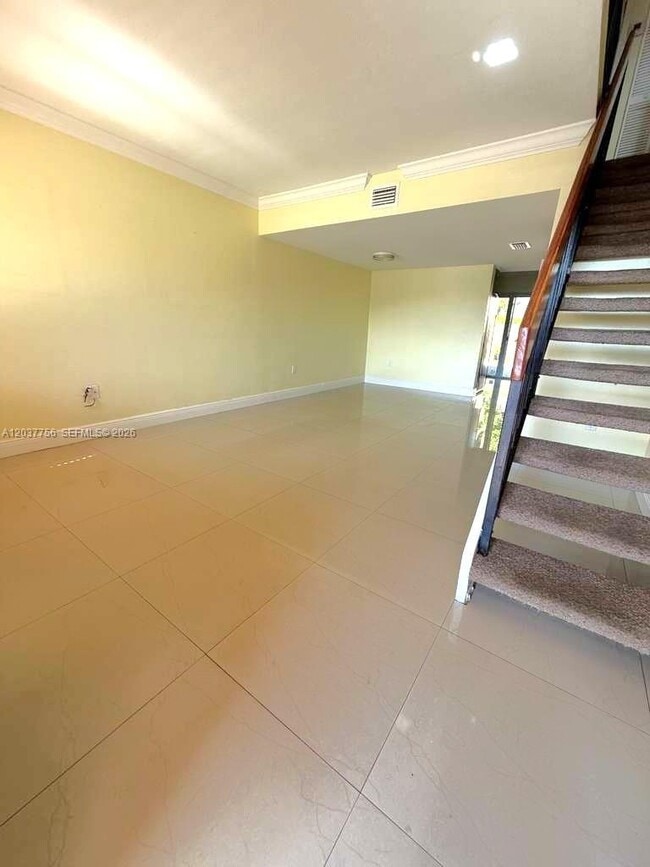 Foto del edificio - 680 NW 82nd Pl