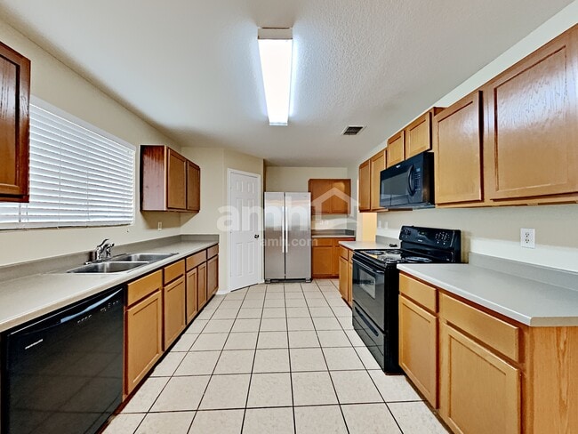 Foto del edificio - 12803 Salerno Way