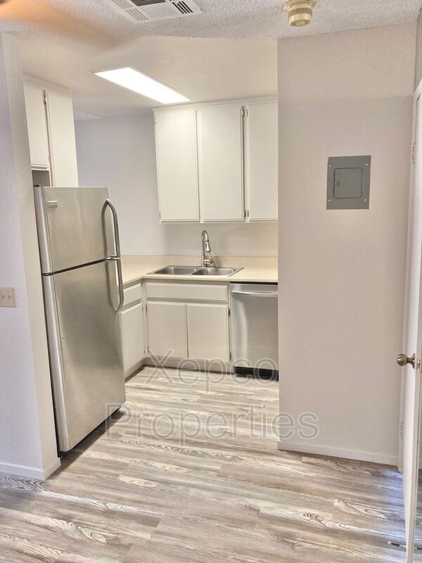 467 S Calle El Segundo Unit D14, Palm Springs, CA 92262 Condo for