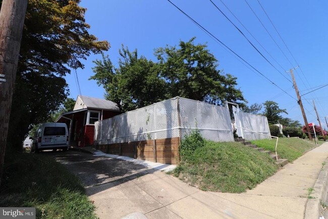 Foto del edificio - 817 Chillum Rd
