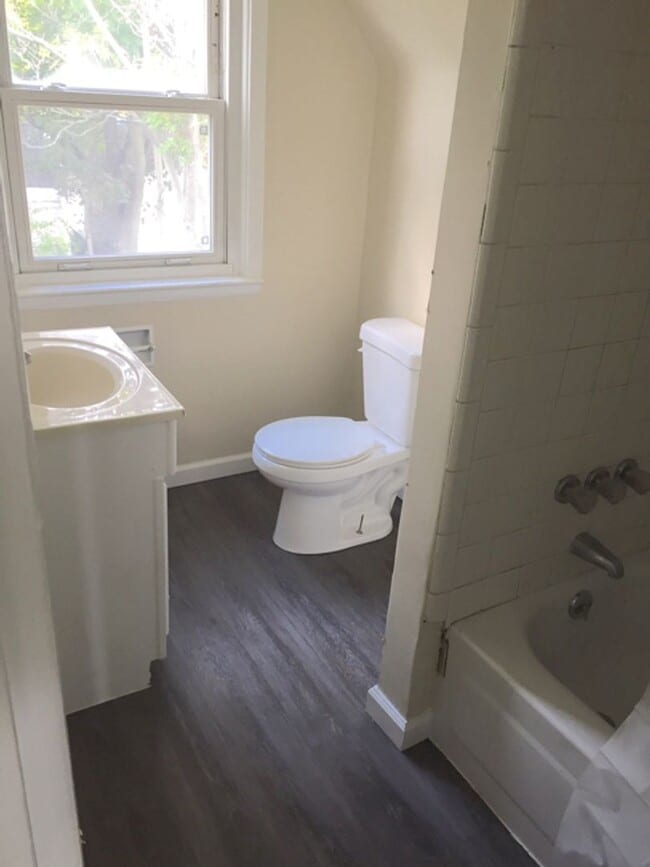 Building Photo - 3 bedroom 1 bath