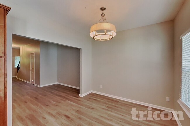 Foto del edificio - 512 Hickory Leaf Ct