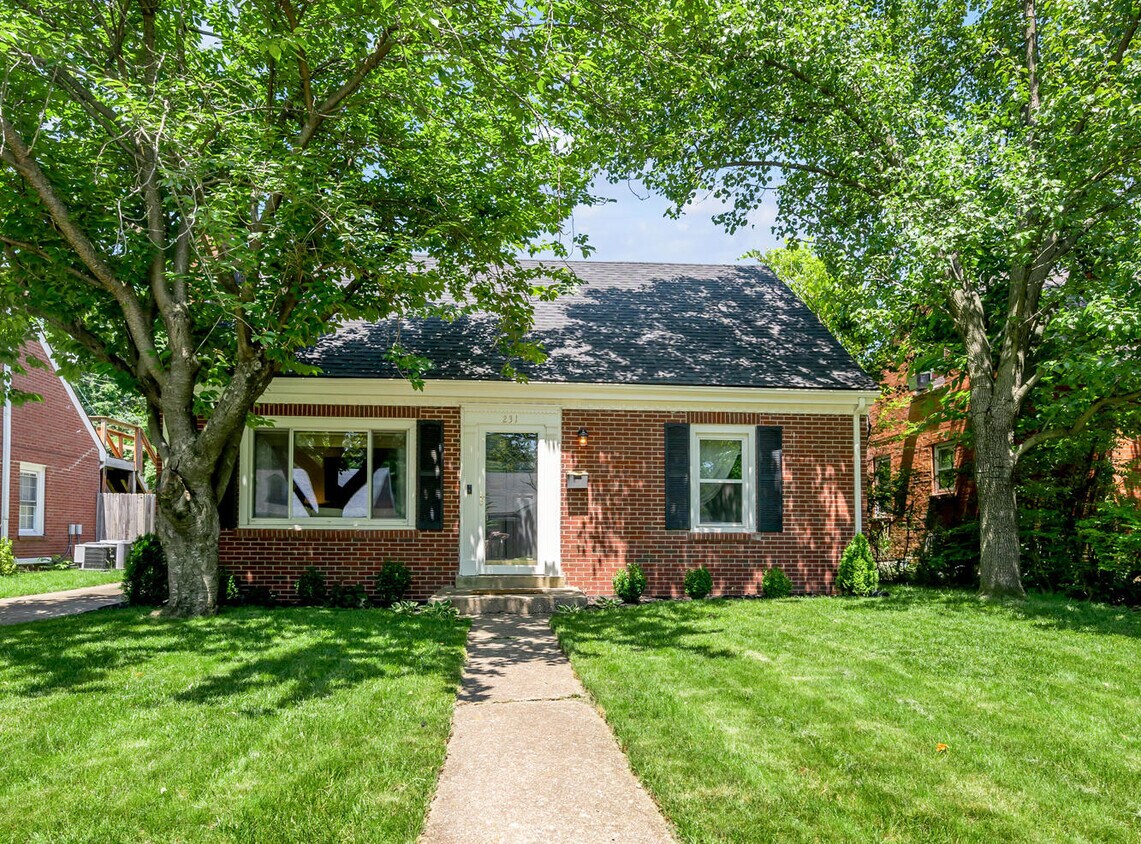 Primary Photo - 231 Koster St