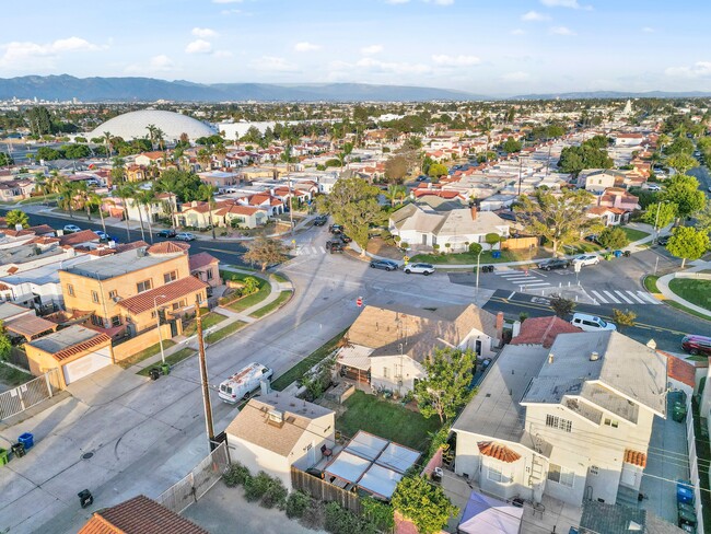 Building Photo - 8101 S Mariposa Ave