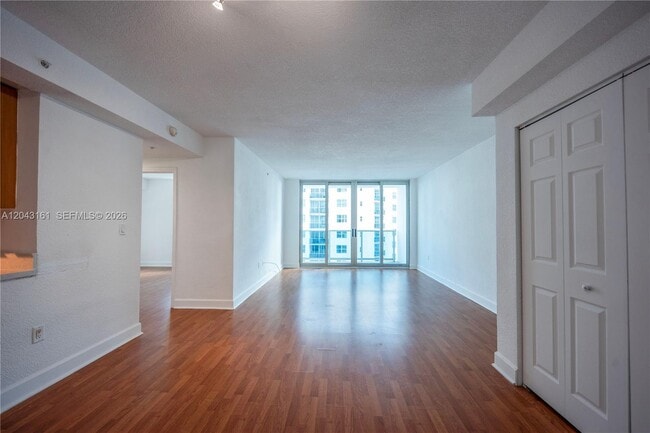 Foto del edificio - 7501 E Treasure Dr