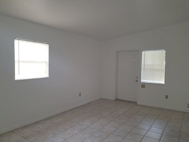 Foto del edificio - 1066 Philippe Pkwy