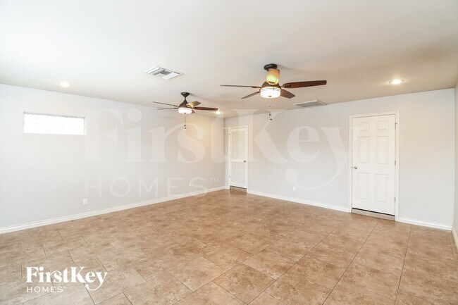 Building Photo - 1520 W Bentley St