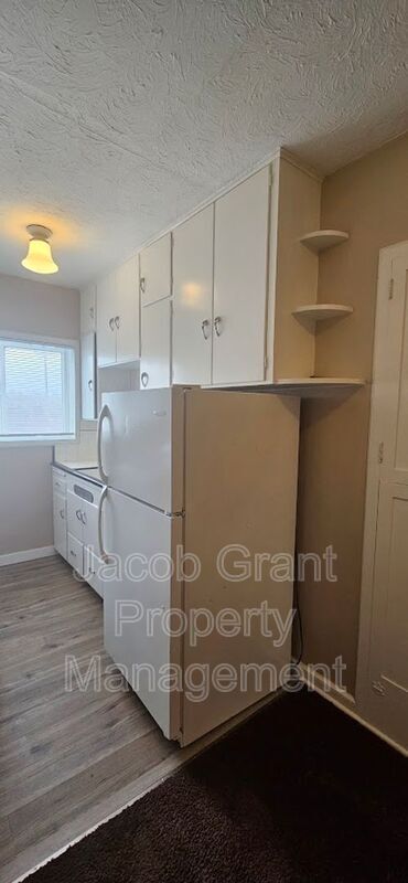 Building Photo - 676 Memorial Dr