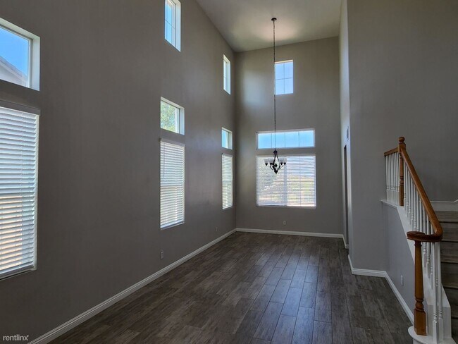 Building Photo - 4 br, 3 bath House - 5 Via Scenica