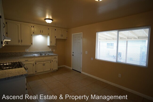 Building Photo - 3 br, 2 bath House - 1036 Davis Ave
