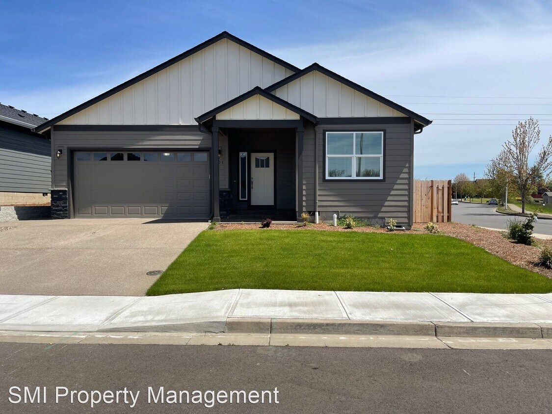 3 br, 2 bath House 801 Covey Run Street House Rental in