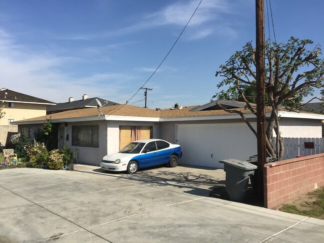 8113 1/2 Cole- 3BR-2BA - 8109-8113 Cole St