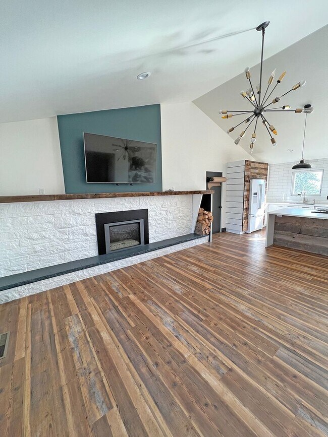 Building Photo - Custom 4 Bedroom Home on Large Lot, with D...