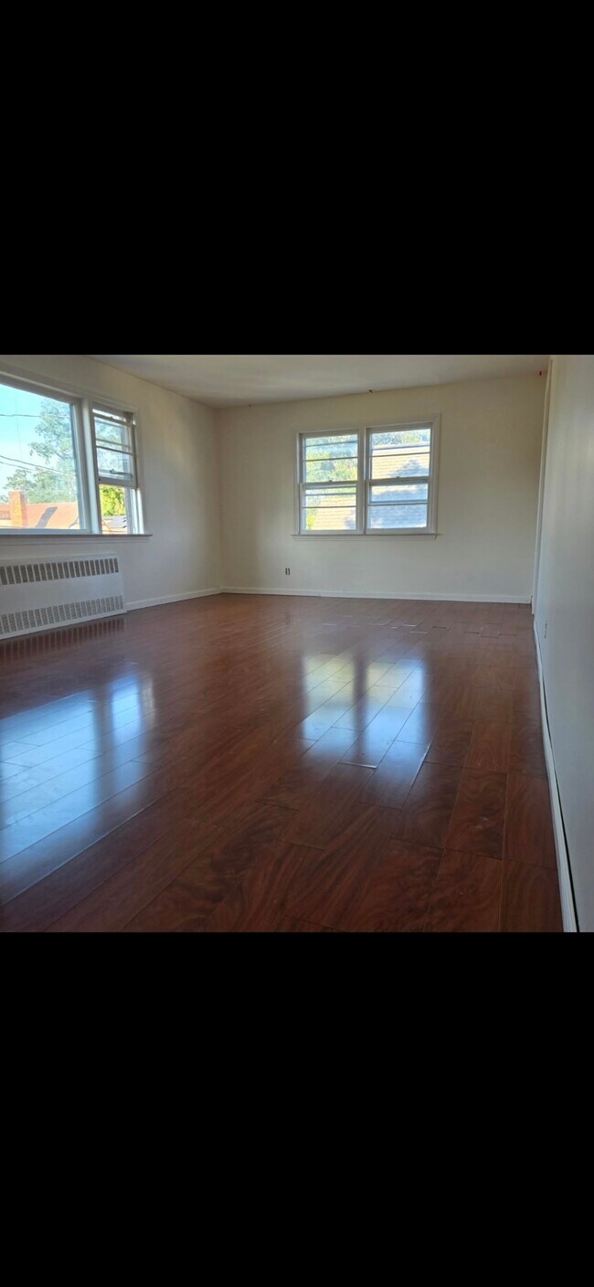 Foto del edificio - 128 E Maple St