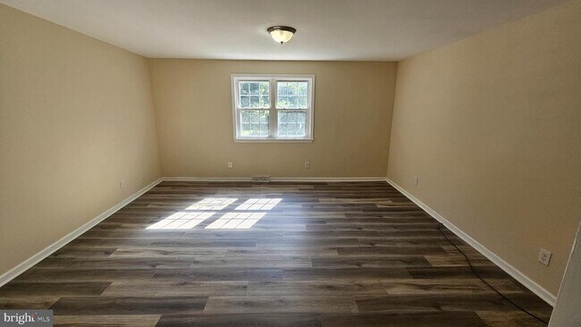 Building Photo - 106 Hall St