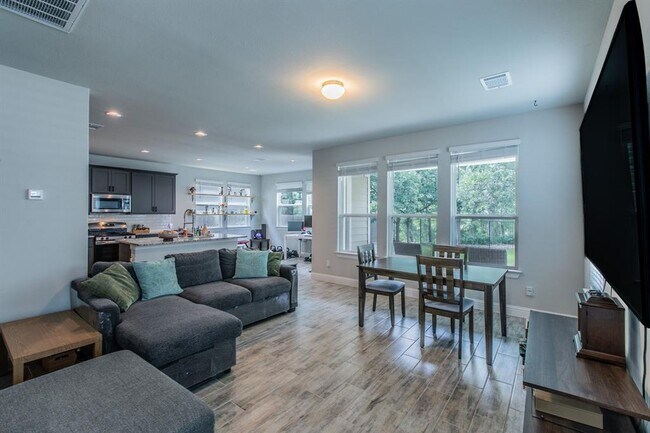 Building Photo - 173 Riverhill Dr