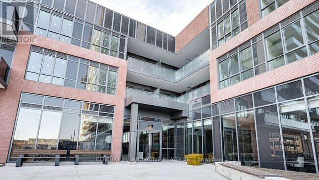Photo du bâtiment - 2545 Simcoe St N