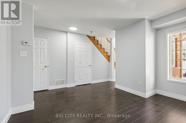 Building Photo - 27 Angier Crescent