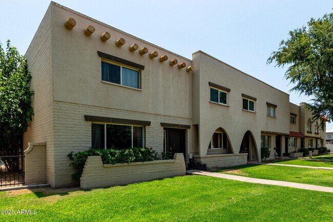 Foto del edificio - 6825 E Osborn Rd