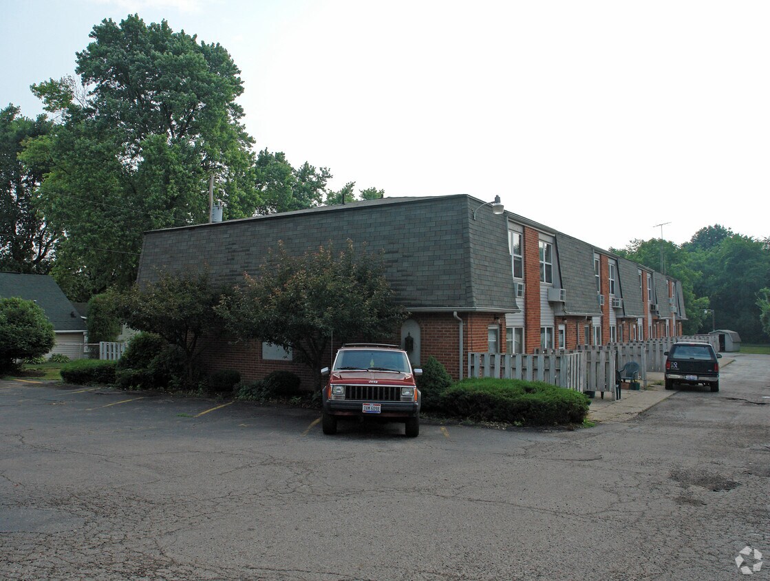 Building Photo - 1490 S Burnett Rd