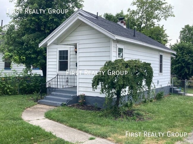 Building Photo - 2 Bedroom, 1 Bath, Single Family Home, Mov...