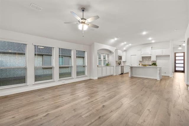 Building Photo - 613 Sedona St