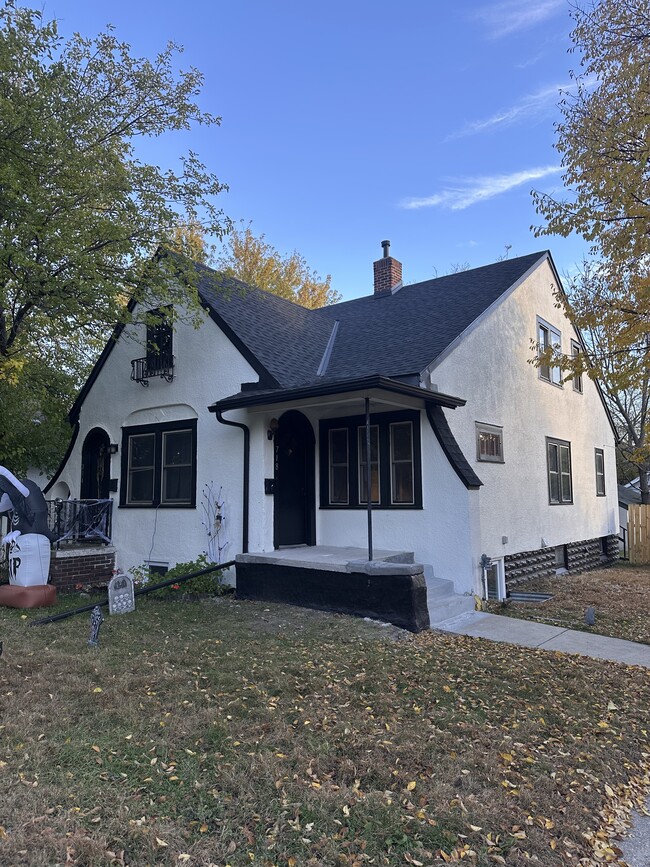 Building Photo - 718 Griggs St N