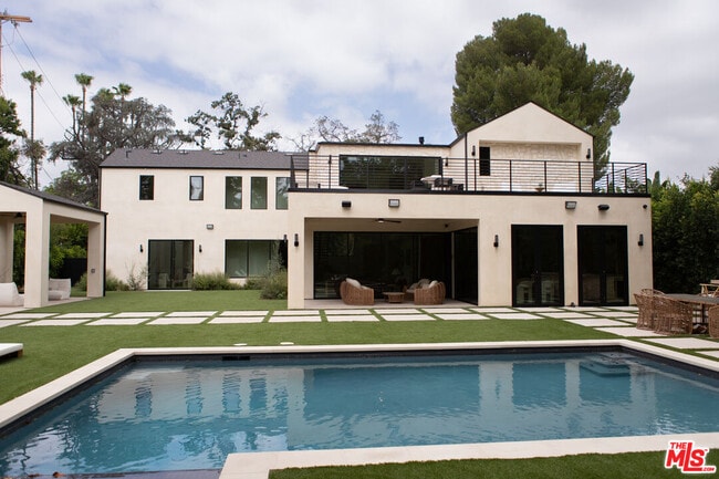 Foto del edificio - 5064 Encino Ave