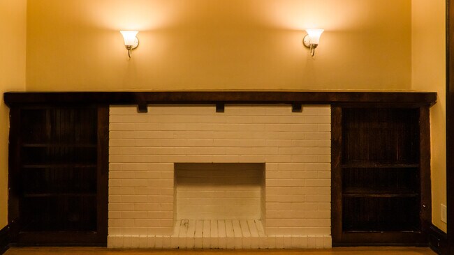 Building Photo - 4856 W Dakin St