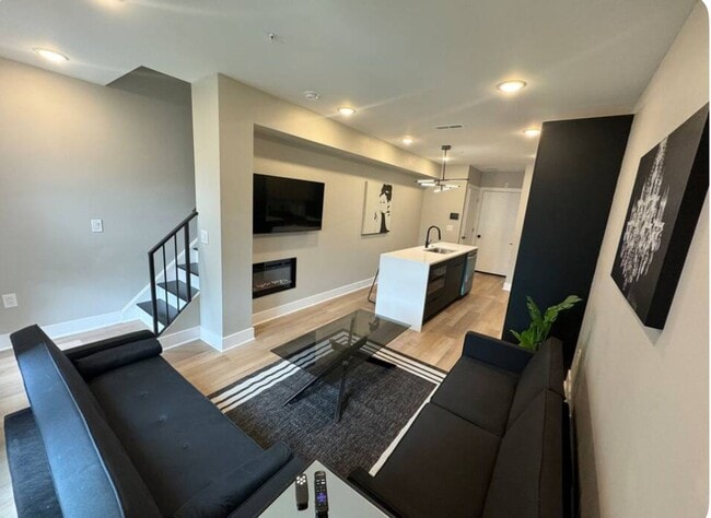 Photo - 1924 Bainbridge Apartment