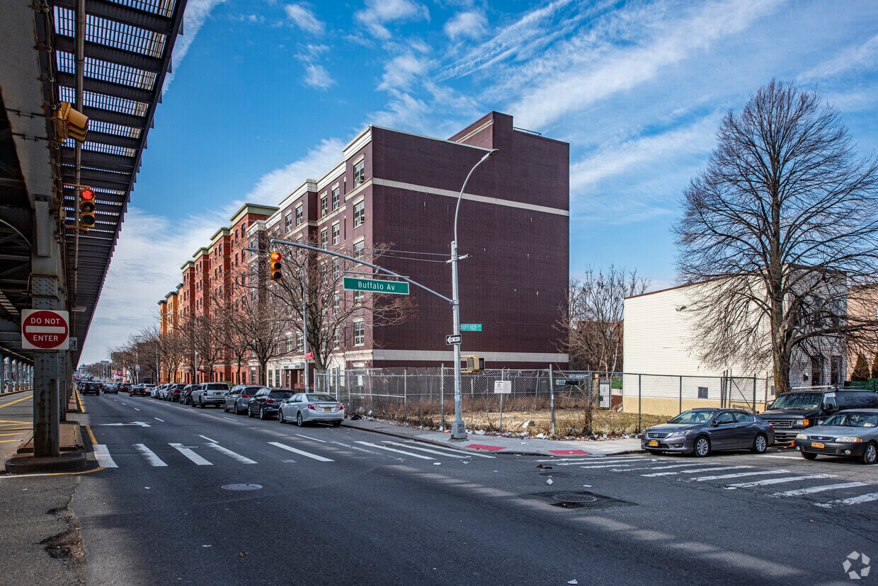 Foto del edificio - Atlantic Avenue Apartments