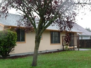 Building Photo - 238 Dorcas Dr N