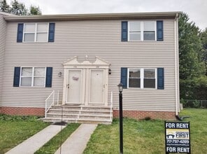 Building Photo - 158 Center St