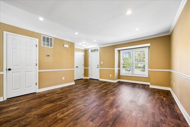 Foto del edificio - Luxury Townhome at Lake Linganore